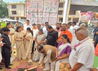 पालकमंत्र्यांच्या उपस्थितीत झाला राजशिष्टाचाराचा भंग…