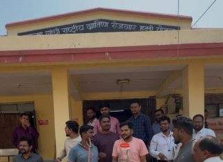 पंचायत समिती कार्यालयात नाग सापाचे धाडसी रेस्क्यू…
